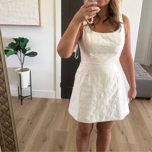 Elegant White Sleeveless Pearl Dress